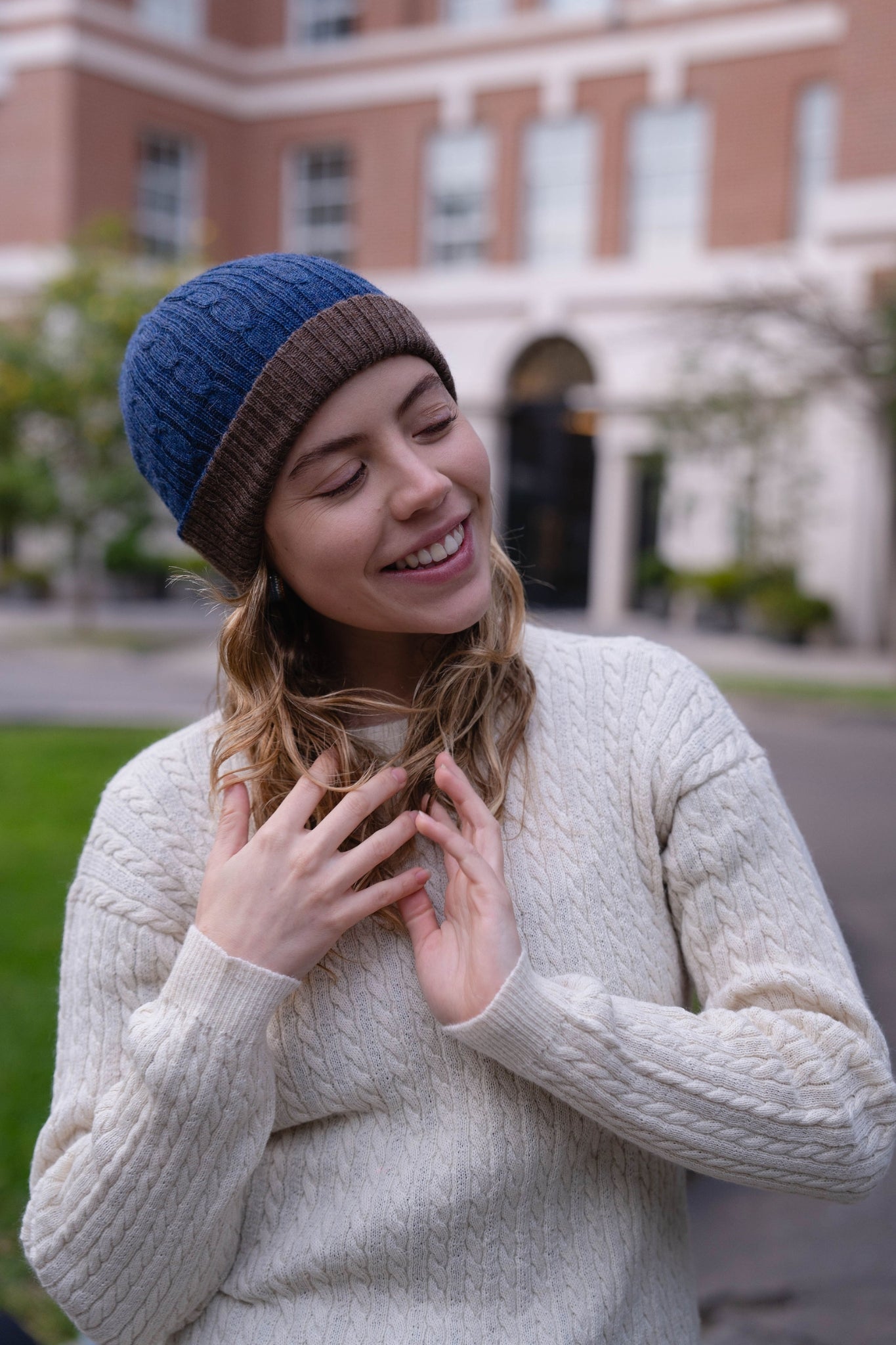 <tc>BONNET "MILA" BLEU ET MARRON - 100% BABY ALPAGA</tc>