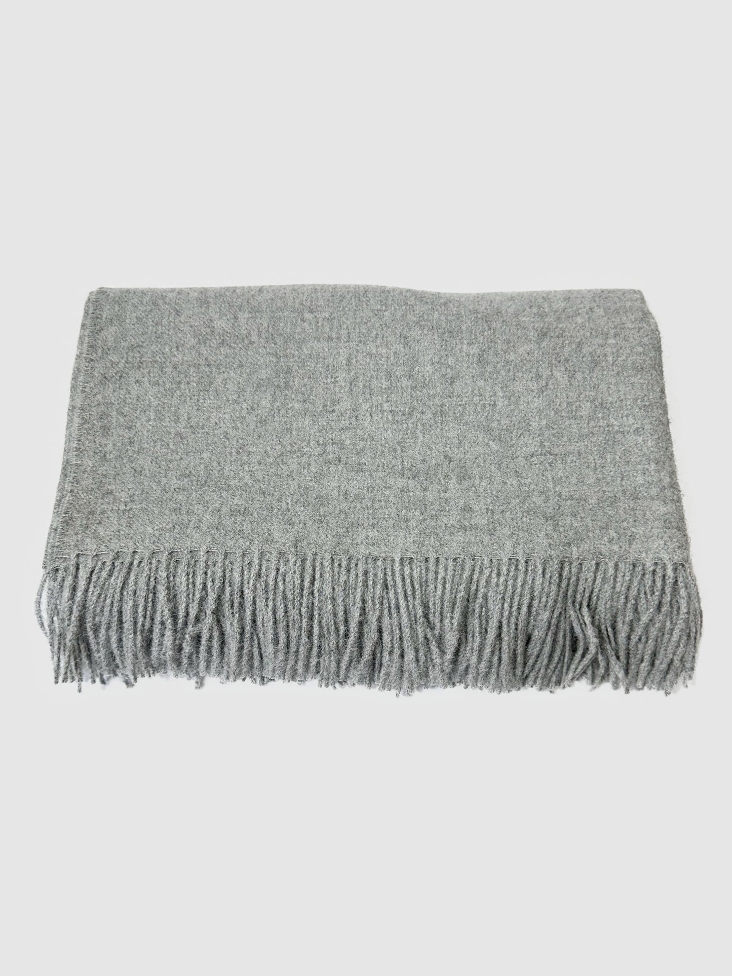 Graue Alpaka Kuscheldecke für Sofa – Weiche, warme Decke aus hochwertiger Alpaka-Wolle für ultimative Gemütlichkeit und Komfort.