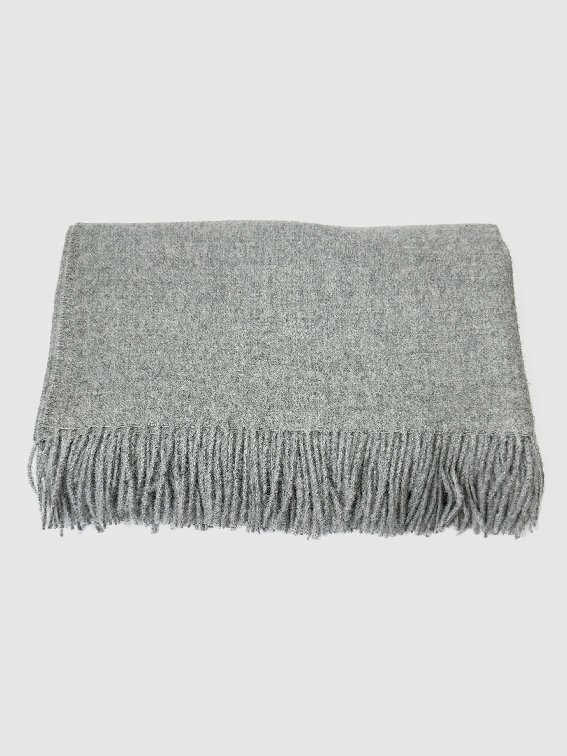 Graue Alpaka Kuscheldecke für Sofa – Weiche, warme Decke aus hochwertiger Alpaka-Wolle für ultimative Gemütlichkeit und Komfort.