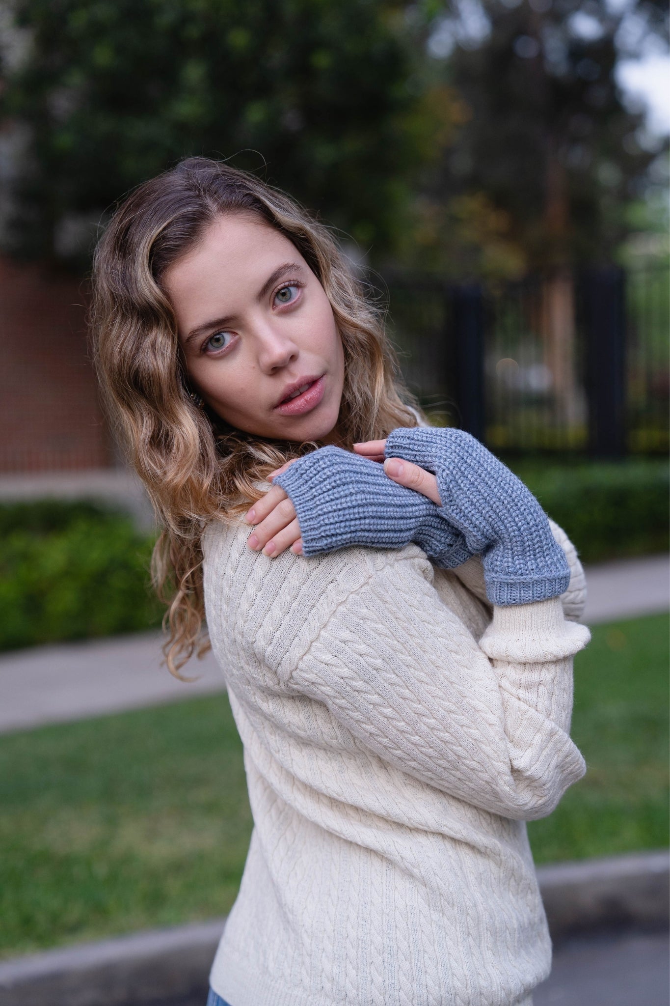 MITTENS SKY BLUE - 100% BABY ALPACA