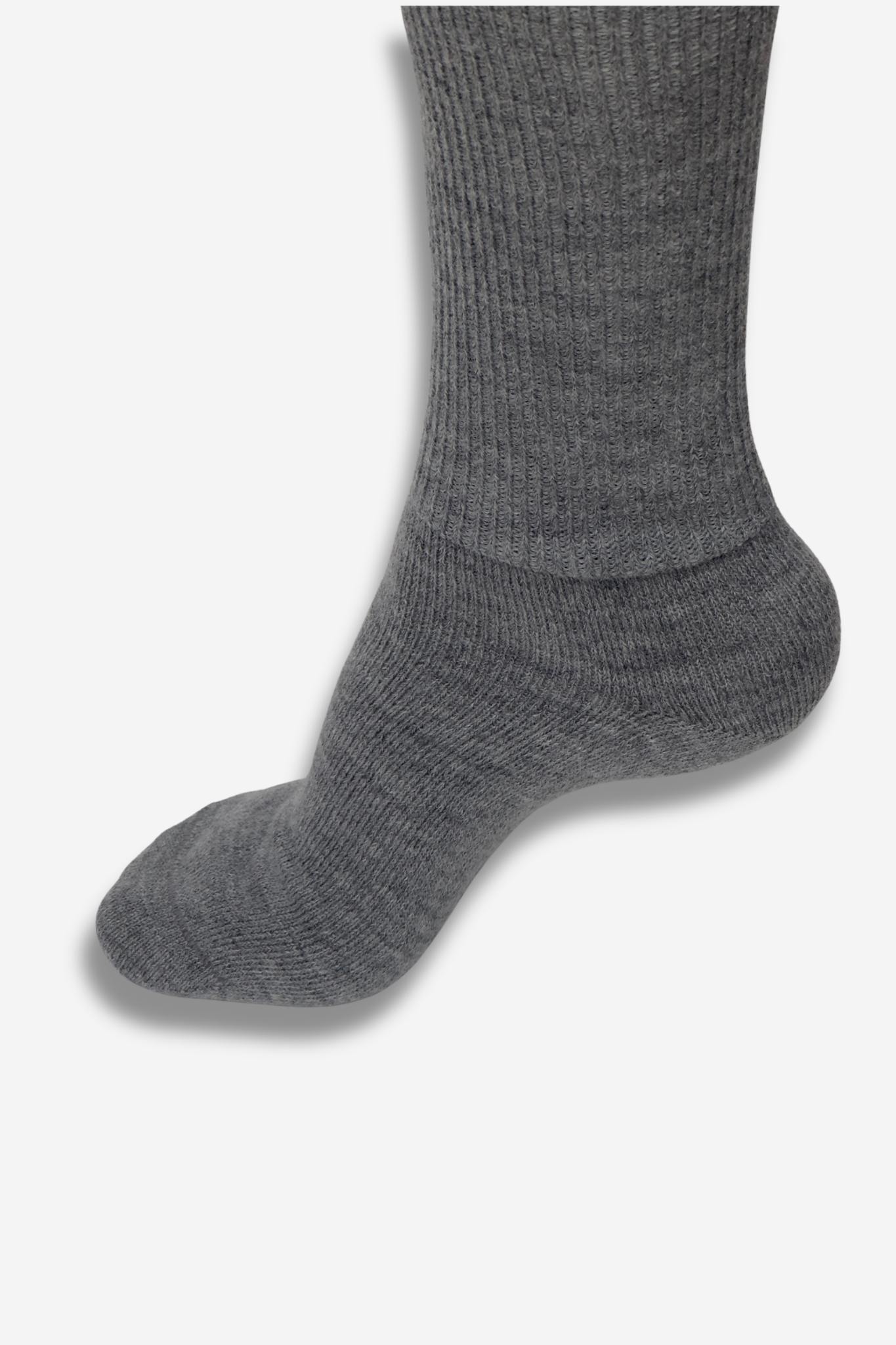 Calcetines grises de alpaca para mujer y hombre, ideales para invierno con suavidad, calidez y confort natural.