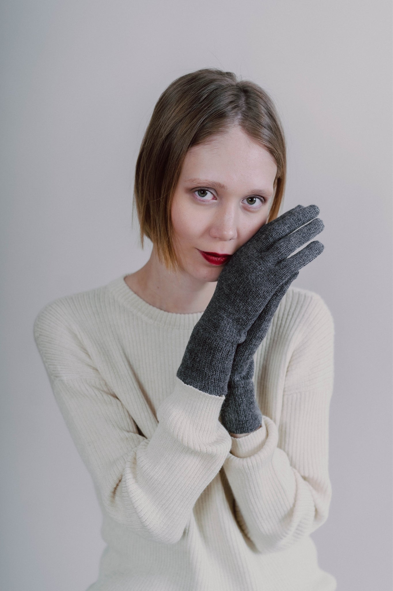 Guantes grises de alpaca para mujer, suaves y cálidos, ideales para el invierno.