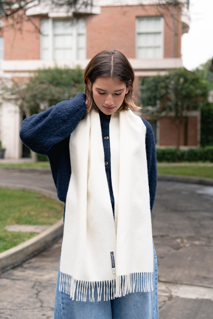 Elegant white alpaca scarf for women, soft, cozy, and stylish. The perfect winter accessory for warmth and sophistication.