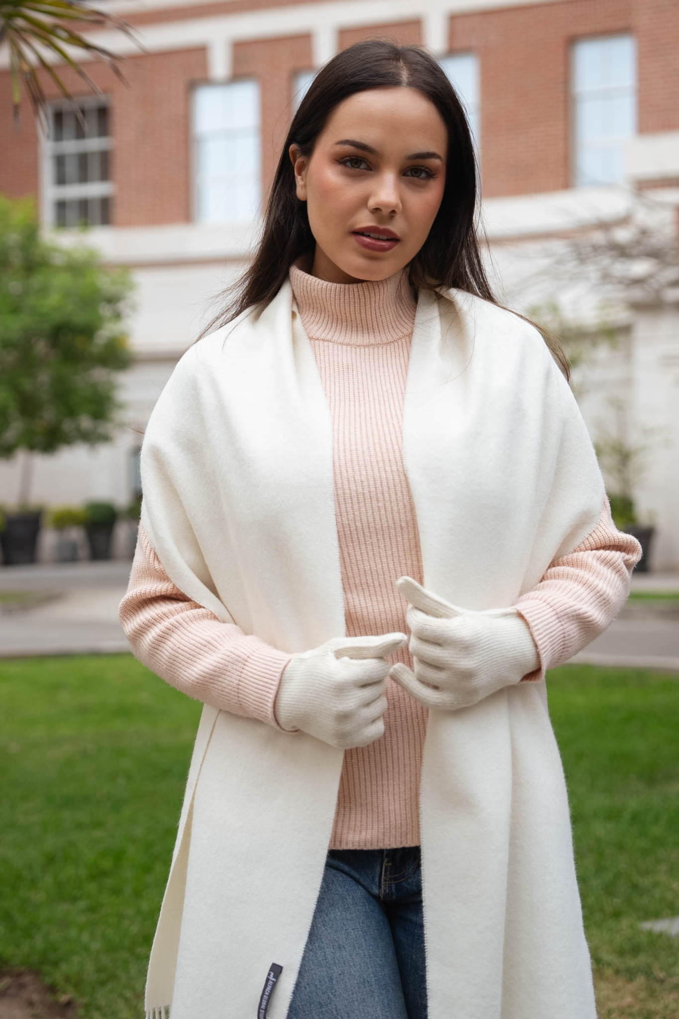 Women’s white alpaca winter gloves, soft and warm, luxury white gloves for cold weather.